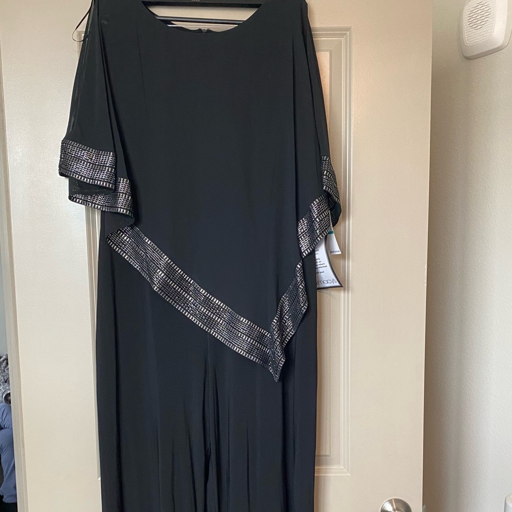 SLNY Chic Black Dress with Silver Detailing - Picture 4 of 6